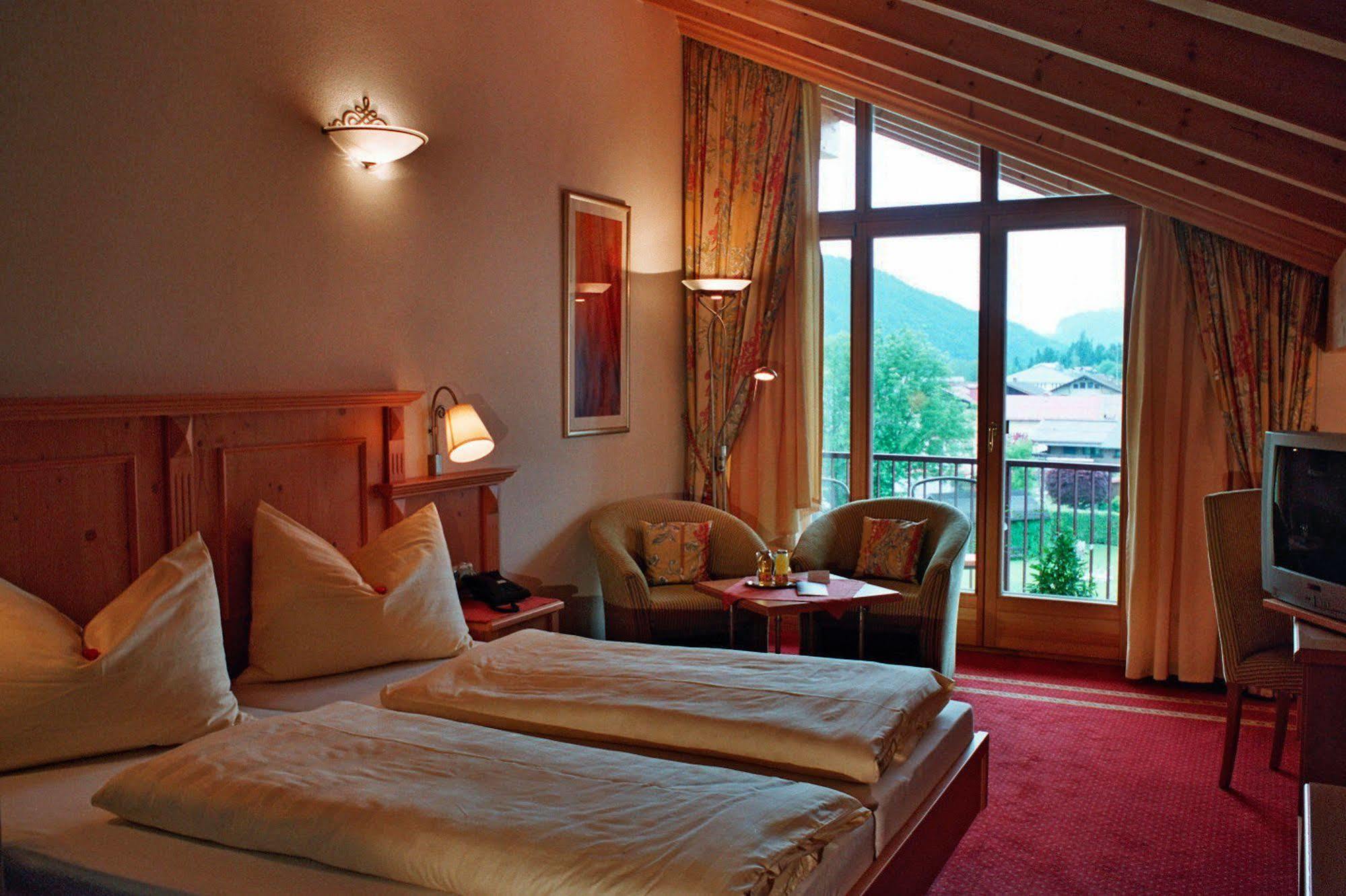 Hotel Goldener Stern Abtenau Exterior photo